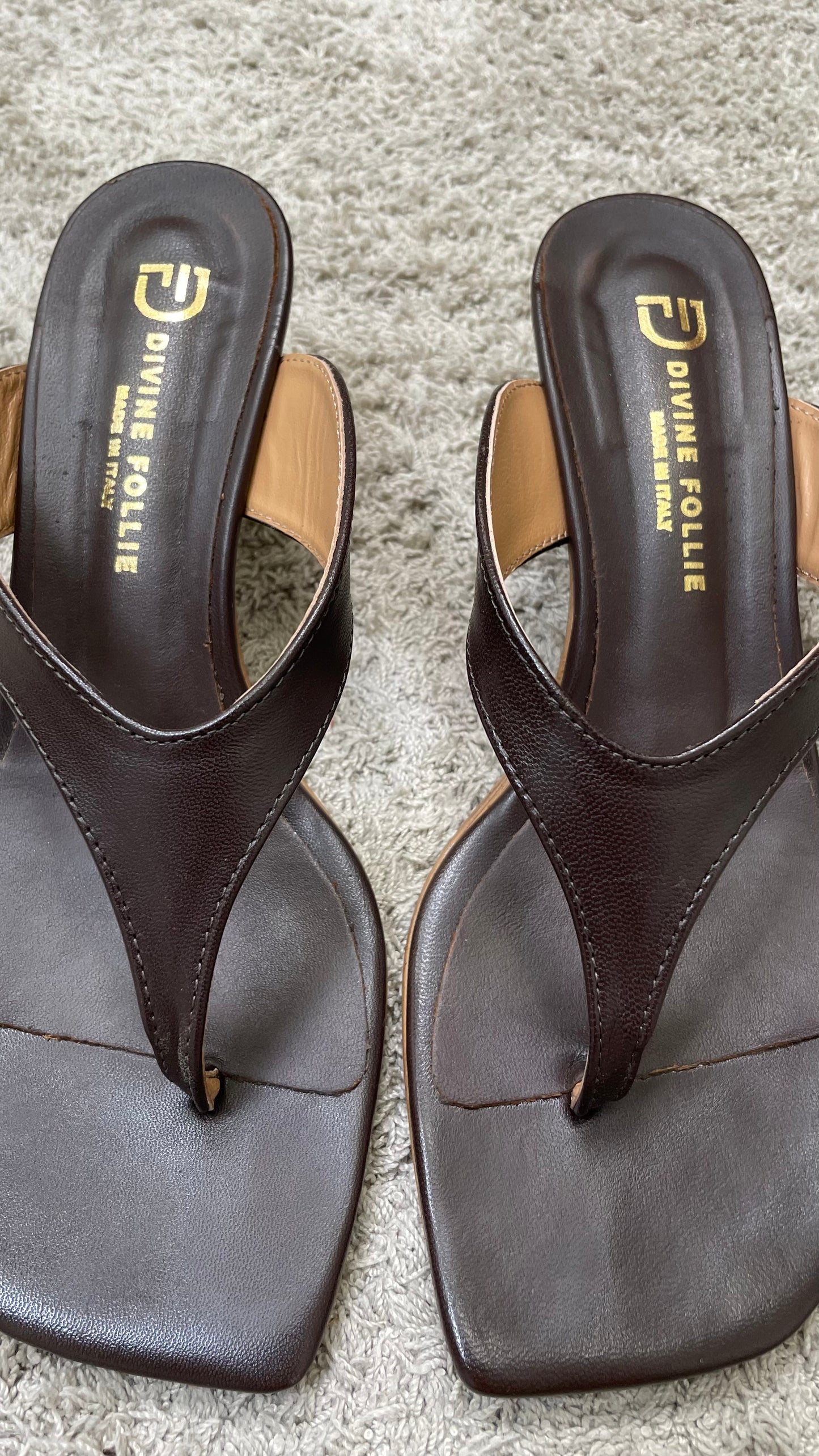 Sandalo sabot infradito con tacco Divine Follie -