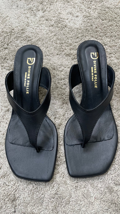 Sandalo sabot infradito con tacco Divine Follie -
